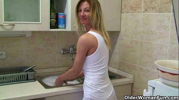 Mama Bikin Video Coli Sendiri Di Rumah, Bikin Makin Greget
