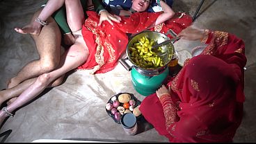 Ibu Tiri Desi India Lagi Ngocok Di Dapur, Omongan Kotor Bikin Makin Panas.
