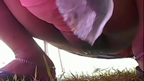 Desi Ngocok Sambil Pipis Basahin Celana