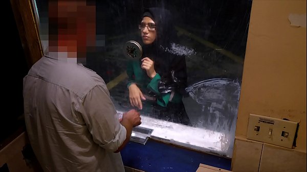 Arab Telanjang – Cewek Arab Nekat Ngentot Demi Duit Di Motel Kumuh