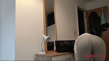 Sengaja Memamerkan Kontol Tegang Ke Ibu Tiri