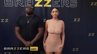 Brzers – Violet Myers Pamerkan Lubang Memek Ke Paparazi