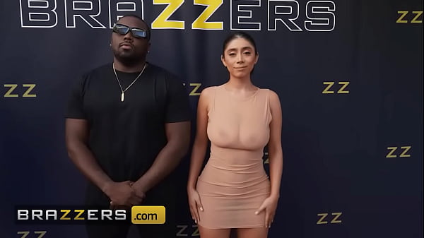 Brzers – Violet Myers Pamerkan Lubang Memek Ke Paparazi