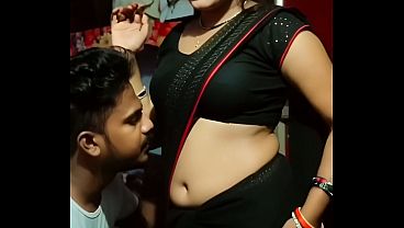 Desi Bhabhi Saree Navel Basah Kena Main Lidah