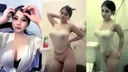 Mandi Sambil Main Kontol, Babyfe Kunci Rapat Biar Nikmat.