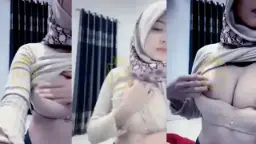 Nella Pake Jilbab Cantik, Melepas Jilbab Sambil Mainin Susu Montoknya Di Depan Kamera