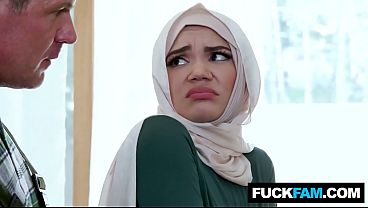 Gila! Cewek Hijab Manis Ini Ngerjain Plumber Naudi Nala & Jason Sarcinelli Buat Pertama Kalinya