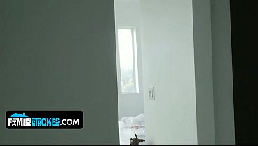 Blonde Montok Tiri Daisy Stone Terima Muncratan Dari Kakak Tiri Yang Horny