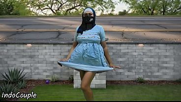 Mahasiswi Hijab Jogging Di Tempat Umum, Nge*** Demi Duit