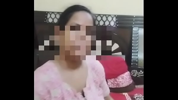 Desi Bhabhi Lagi Haus, Badan Jalang Minta Digaruk.