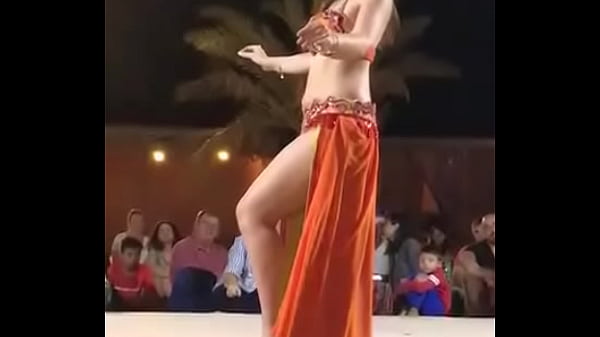 Tarian Desi Bikin Makin Basah, Goyangnya Bikin Ngilu Di Selangkangan.