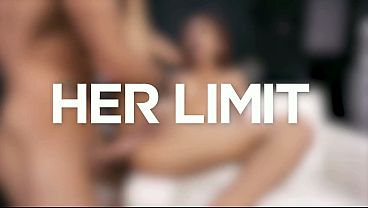 Gadis Asia Langsing Dengan Lingerie Pink… Diminyaki Dan Ditusuk Keras Di Lubang Belakang