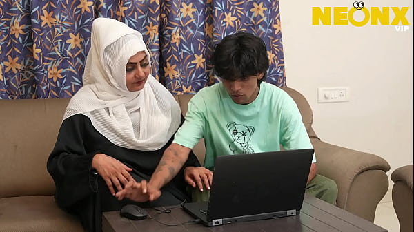 Hijab Cewek Kepergok Kakak Tiri Lagi Colmek