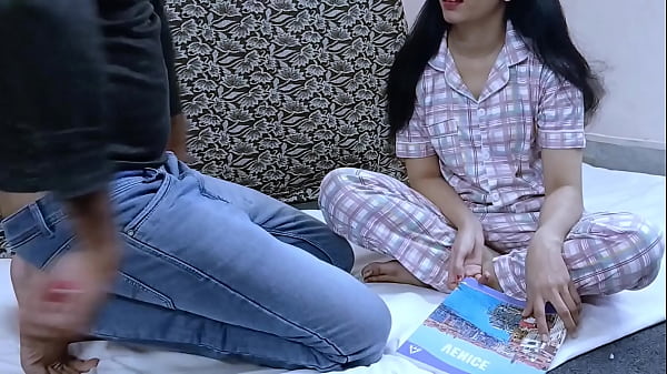Mosi Ki Ladki Ko Nanga Kar Ke Choda, Ghar Mein Chudai Ka Maza.
